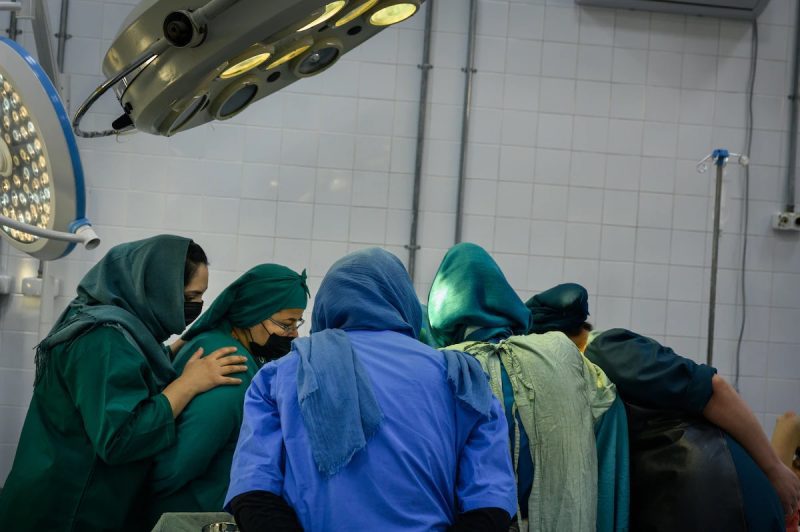 طالبان در یک‌ونیم سال گذشته بیش از ۳ هزار زن در سکتور صحی استخدام شده